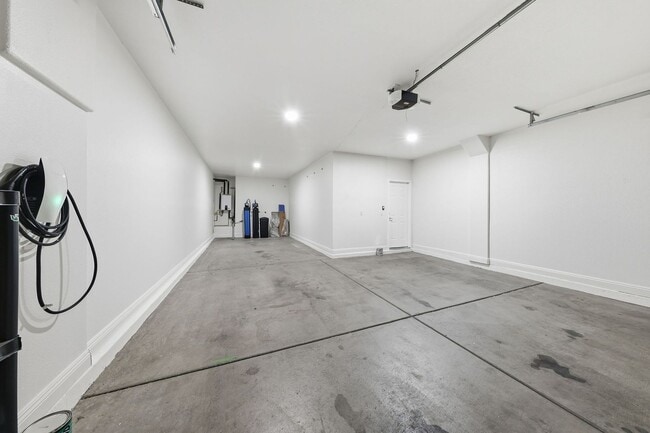 Building Photo - Luxury Golf Resort Living in Guard-Gated Tuscany – Henderson