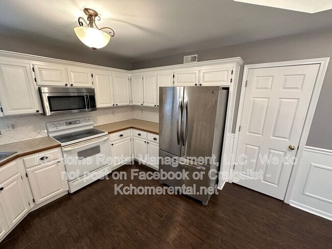 Building Photo - 625 NW Rosaceae Dr