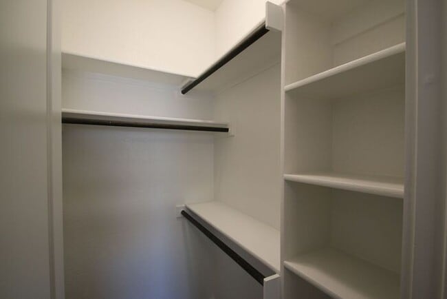 Building Photo - Incredible 3/2 Duplex Home ** Lovely Open ...