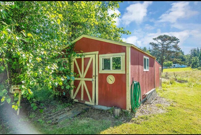 Building Photo - **50% OFF FIRST MONTH'S RENT** Country Liv...
