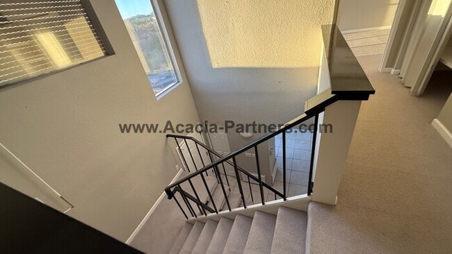 Building Photo - Three Bedroom Townhome