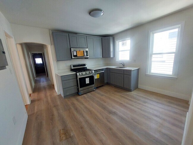 Primary Photo - 11 Groveland