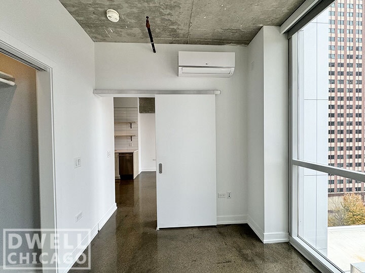 Building Photo - 102 W Chicago Ave