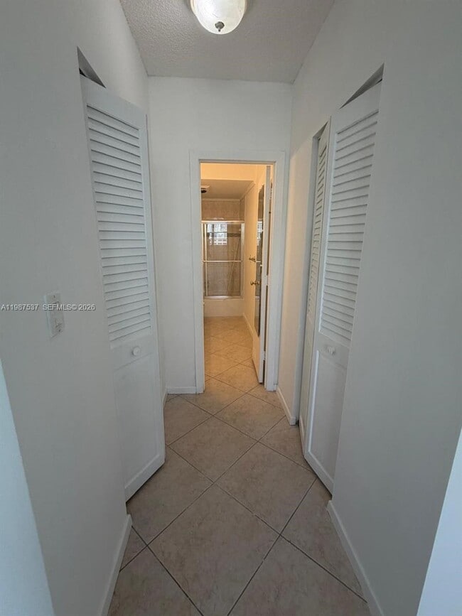 Building Photo - 300 Bayview Dr