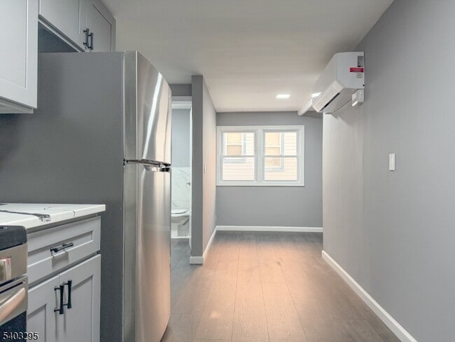 Building Photo - 90 E 9th St