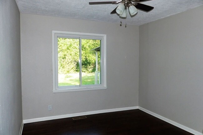 Building Photo - Charming 3 Bedroom Home Available September 1