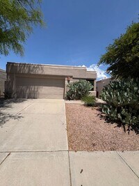 Building Photo - Well Maintained Home in  East Side Gated Community- 3Bd-A/C-Community Pools !!