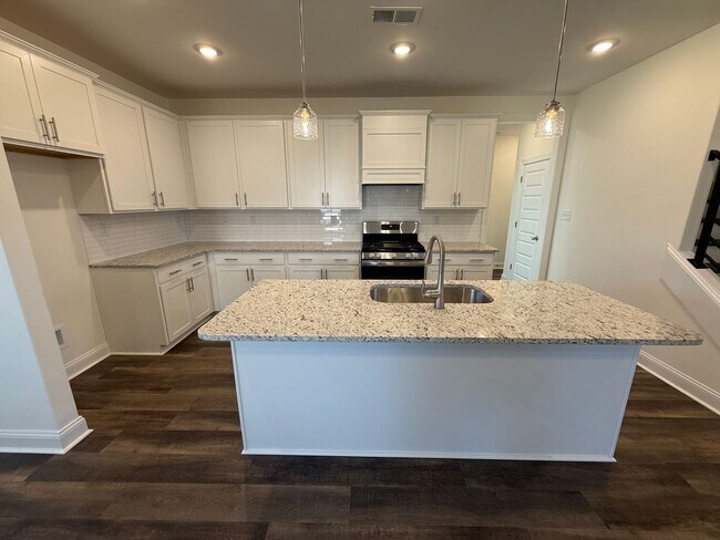 Building Photo - 7436 Newbury Dr