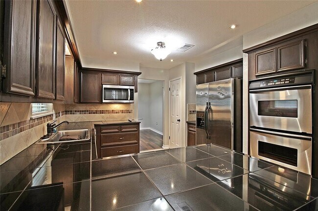 Primary Photo - 2074 Shadow Rock Dr