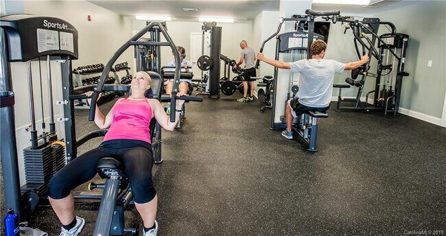 Building Photo - 15429 Topanga Dr