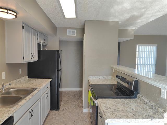 Building Photo - 2700 Winding Creek Dr