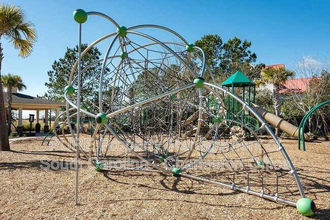 Building Photo - 1597 Rivertowne Country Club Dr