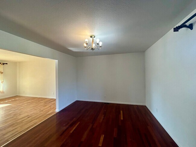 Building Photo - 1XMC3222