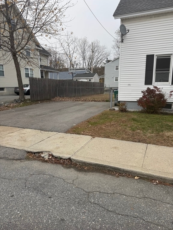 Building Photo - 48 Wilson St