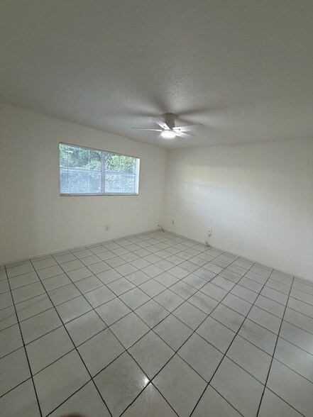 Building Photo - 1020 N 18th Ct