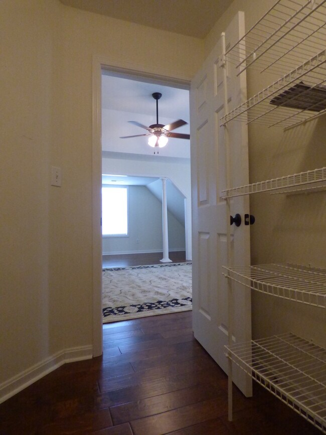 Building Photo - LOVELY HOME in Hamburg; Renovated, Garage, Many Upgrades!