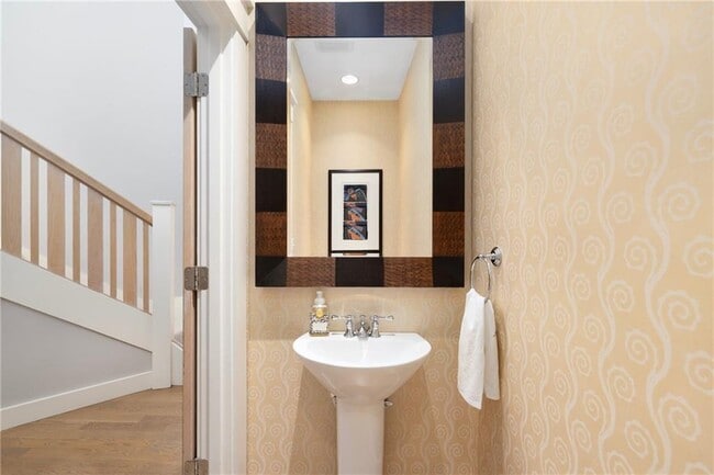 Building Photo - 46 Carnegie Heights Dr