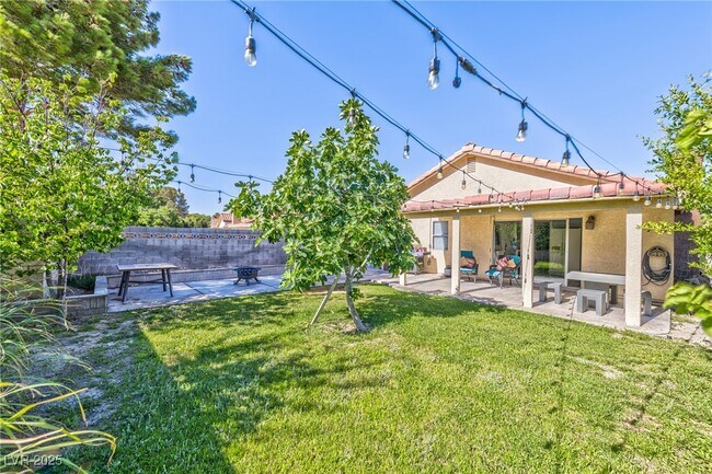 Building Photo - 640 Whispering Palms Dr