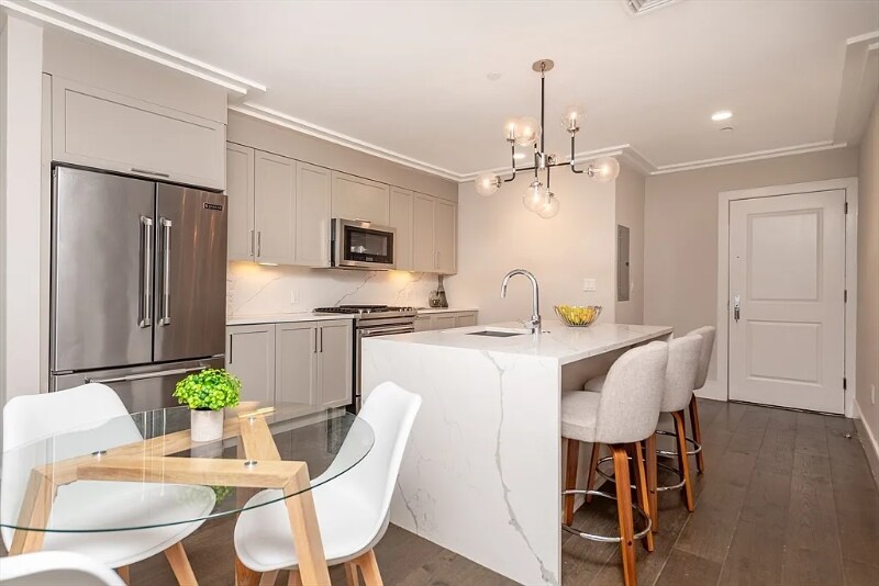 Building Photo - 214 Market St