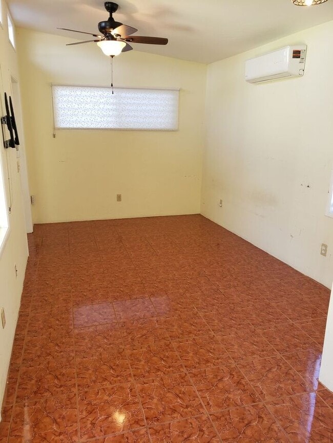 Building Photo - Studio Cottage w/ large storage shed!