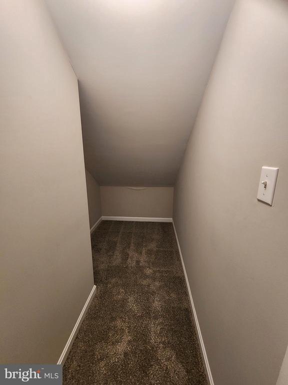 Building Photo - 318 Hanna Ct