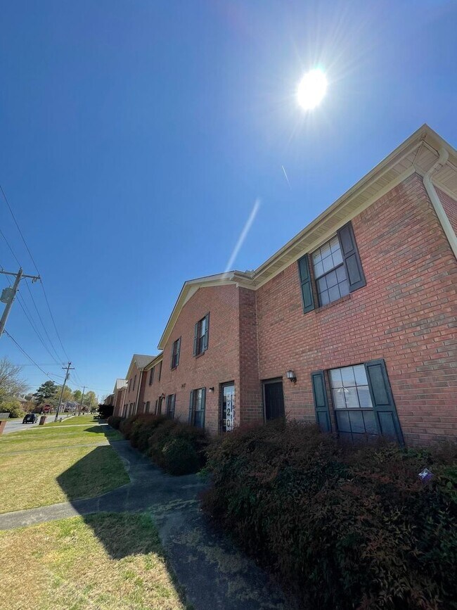 Building Photo - Beautiful Updated Townhomes in Decatur, AL