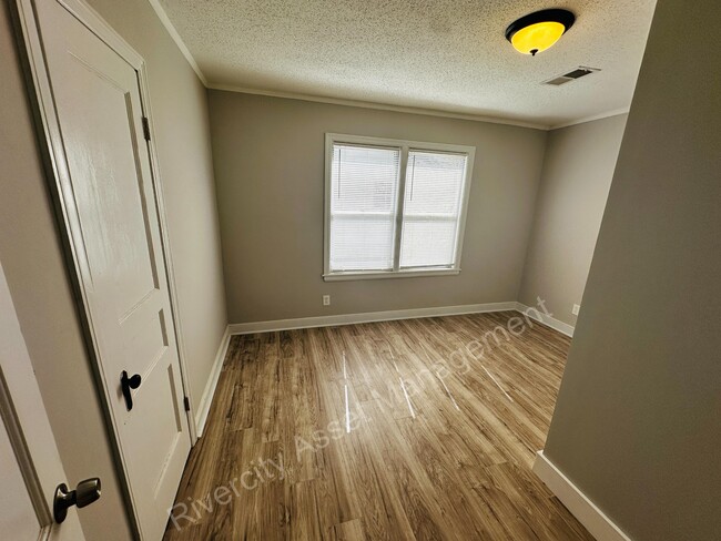 Building Photo - 1009 McEvers Rd