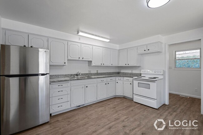 Building Photo - 615 15th St