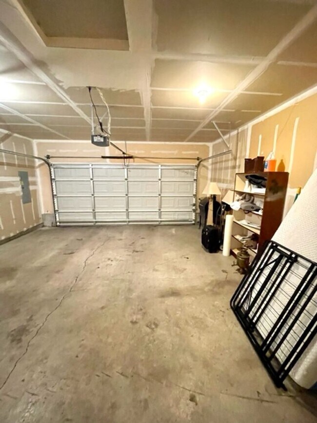 Building Photo - Cozy 3 Bedroom Home in SW Bend!