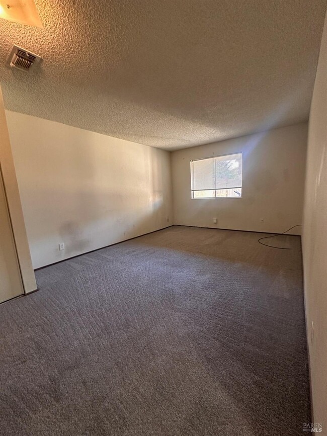 Building Photo - 437 Ellesmere Dr