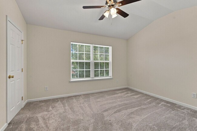 Building Photo - Charming 2-Bed Townhome in Hardison Hills