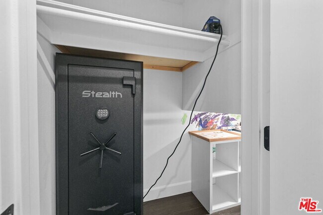 Building Photo - 1486 Palisades Dr