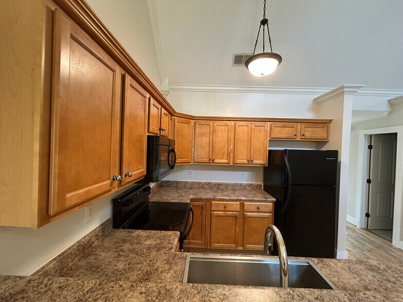 Building Photo - 2070 Rossburg Pl