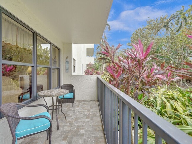 Building Photo - 3200 Port Royale Dr S