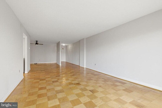 Building Photo - 1300 Army Navy Dr