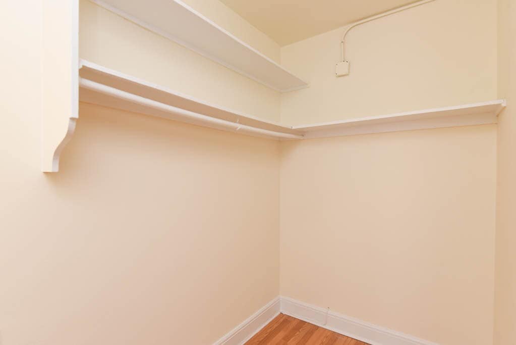 Building Photo - 3335 W Diversey Ave
