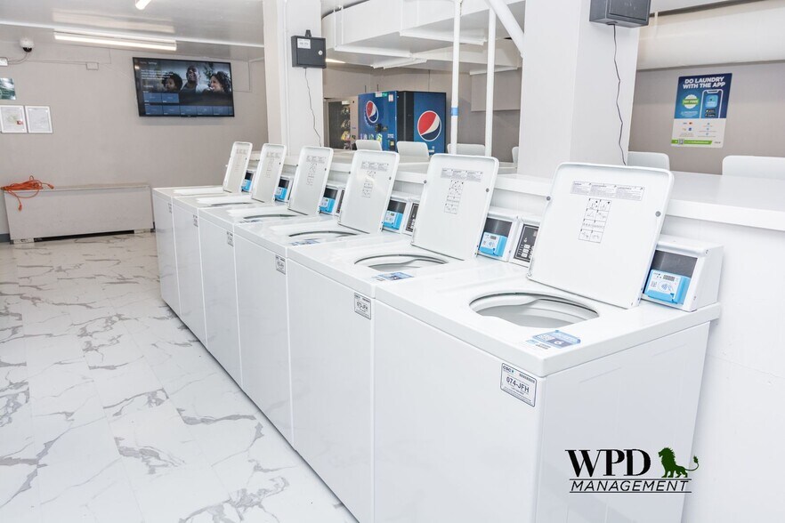 Building Photo - 6521 S Lowe Ave