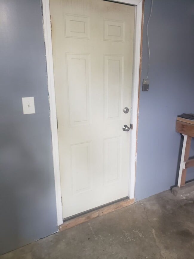 Building Photo - Cute 2 bedroom