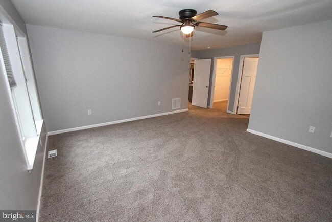 Building Photo - 8 Conover Ln