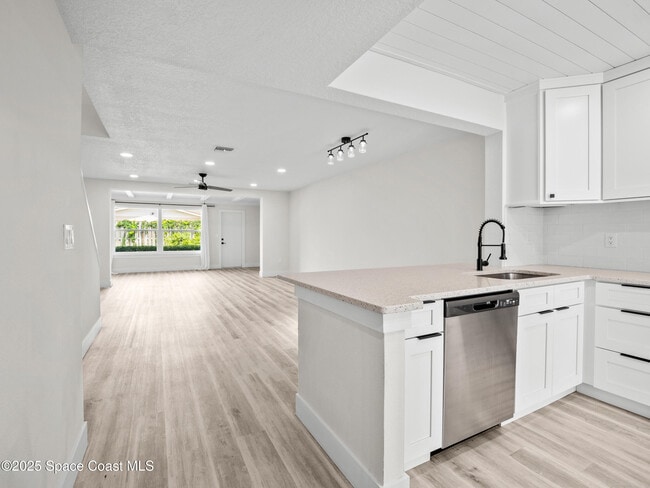 Building Photo - 290 Paradise Blvd