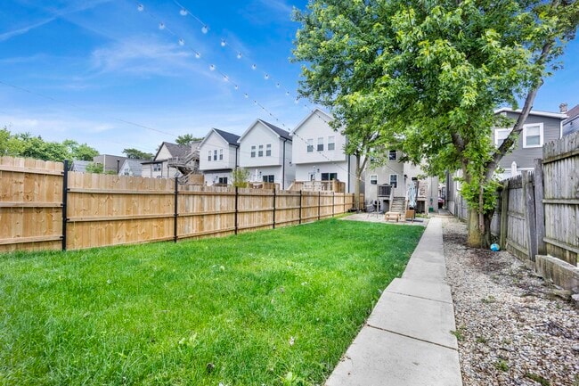 Building Photo - 1626 N Spaulding Ave