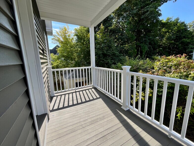 Building Photo - 86 Grove St