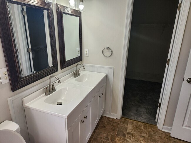 Building Photo - 4 Bed 2.5 Bath- Midlothian-Ashbrook Subdiv...