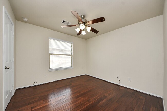 Building Photo - 13918 Goodridge Dr