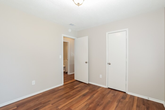 Building Photo - 1504 Chelsea Downs Dr NE
