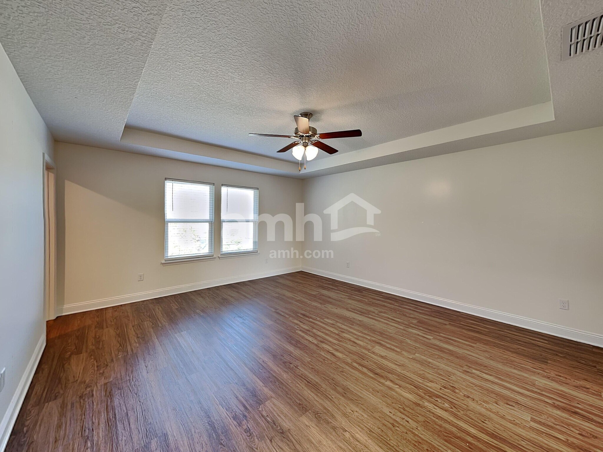 Building Photo - 3102 Creek Village Ln