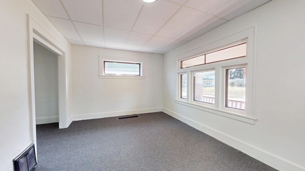 Building Photo - 109 W Ely St