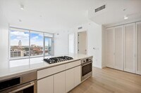 Building Photo - 313 W 17th St