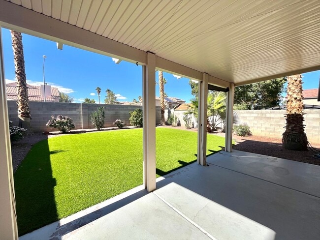 Building Photo - **$800 OFF MOVE IN BY 12/12/25**Spacious 3 Bedroom, 2.5 Bath Home with No HOA and Modern Finishes