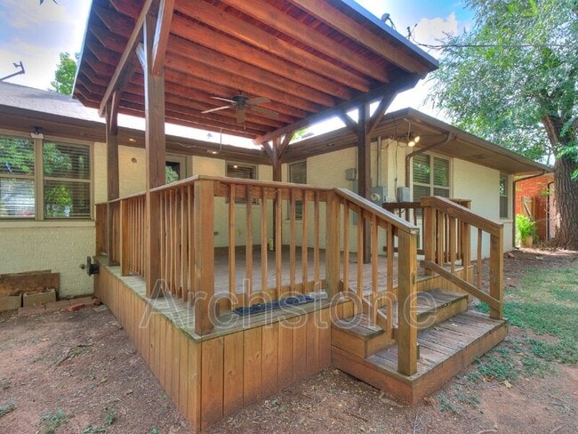 Building Photo - 9631 Stratford Dr